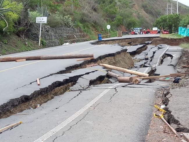 ¿Cómo será la recuperación de la vía Cali-Loboguerrero afectada por la ola invernal?