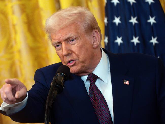 WASHINGTON (United States), 13/02/2025.- US President Donald Trump gestures during a press conference with Indian Prime Minister Narendra Modi (not pictured) at the White House, Washington, DC, USA, 13 February 2025. EFE/EPA/WILL OLIVER