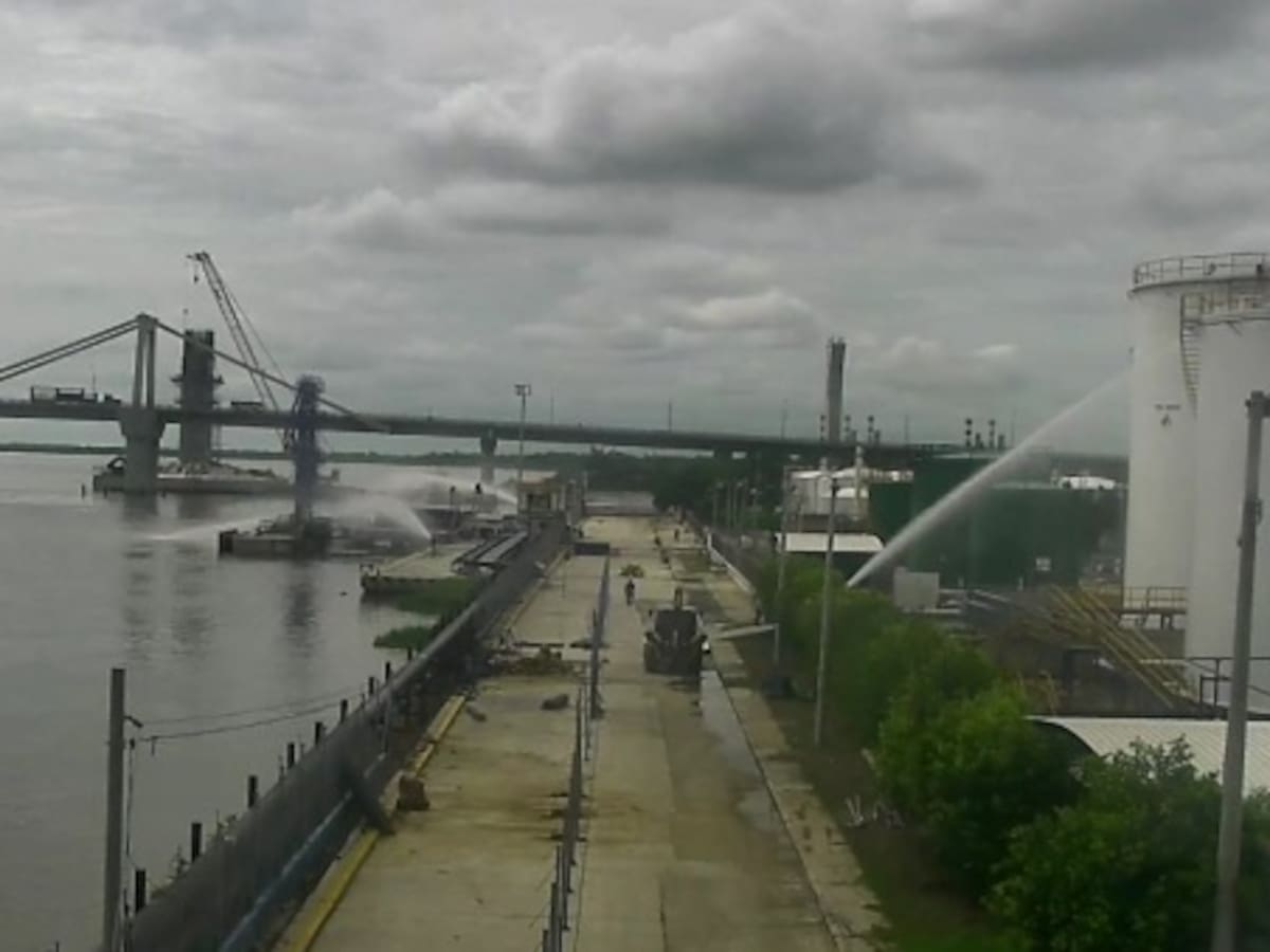 Controlan incendio en la Zona Franca de Barranquilla