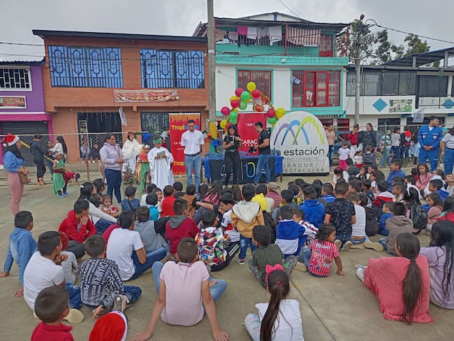 Entrega de regalos en el corregimiento de San Juan de la China en Ibagué