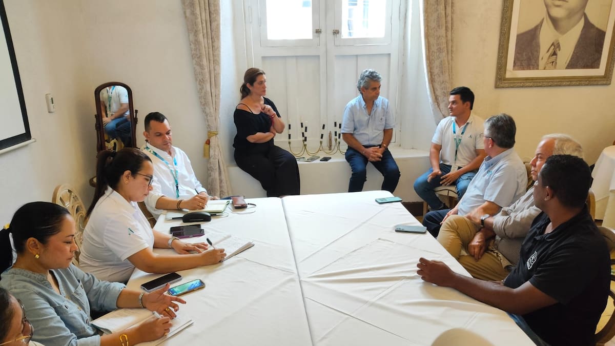 Mesa de trabajo de Air-e Intervenida con representantes del Centro Histórico de Santa Marta
