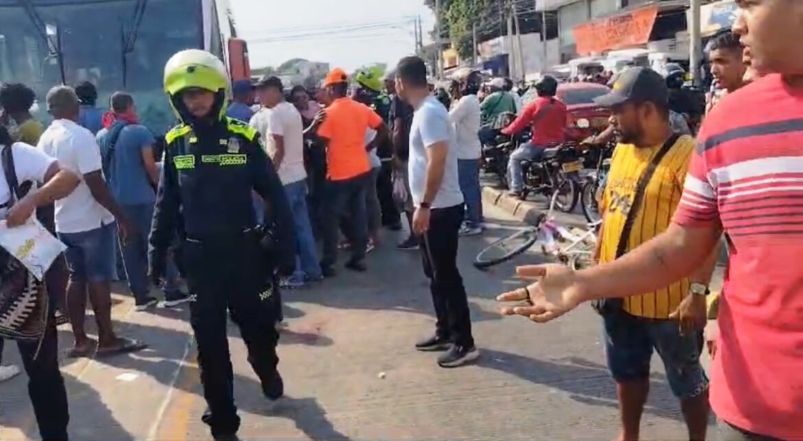 Mujer murió arrollada por bus de Transcaribe cuando al parecer cometía una imprudencia