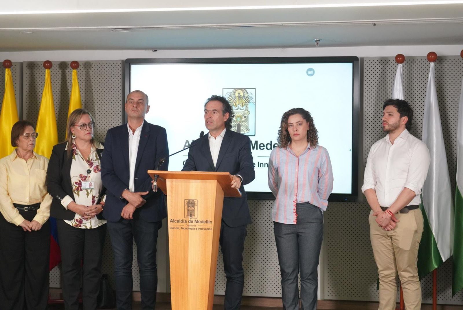 Alcalde de Medellín en declaratoria de Urgencia Hospitalaria. Cortesía: Alcaldía de Medellín.