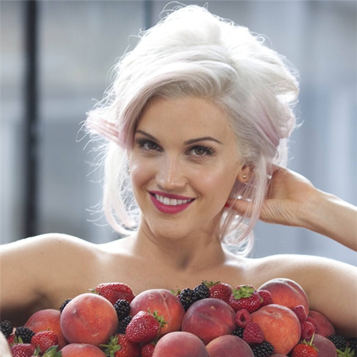 Ashley Roberts no quiere mancharse con la fruta