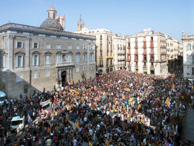 Cientos de estudiantes universitarios y de secundaria se manifestaban este jueves por el centro de Barcelona en protesta por la aplicación del artículo 155.