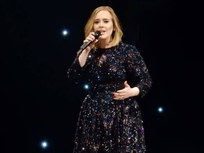 Adele pide disculpas por lo sucedido en su concierto en Escocia