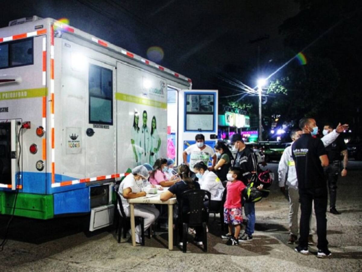 Volvió la vacunación nocturna contra el COVID 19