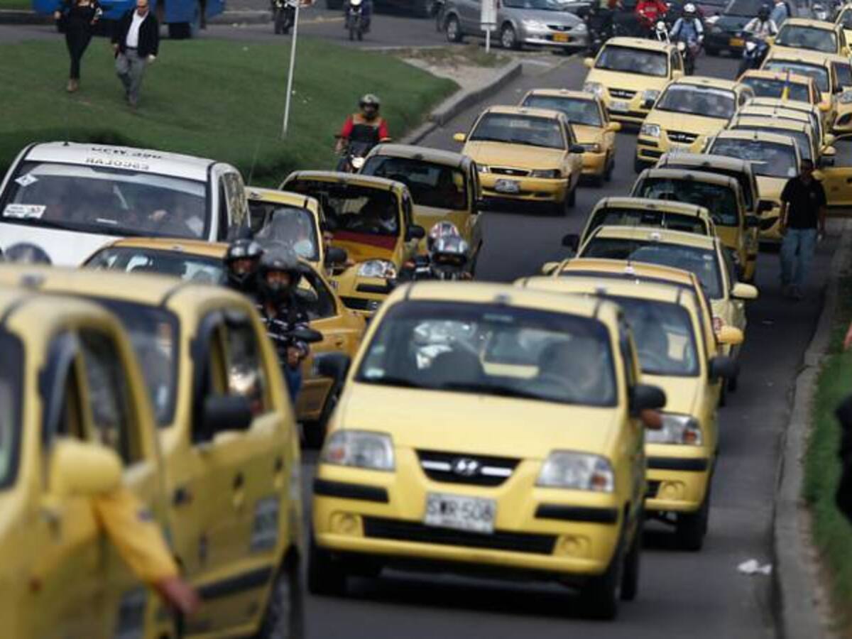 Denuncian a taxistas que le propinaron golpiza a un usuario