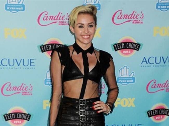 Miley Cyrus responsabiliza a sus fans de sus escándalos