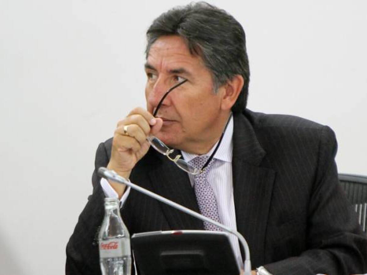 Competencia para investigar a Uribe es de la Corte Suprema: Néstor H. Martinez