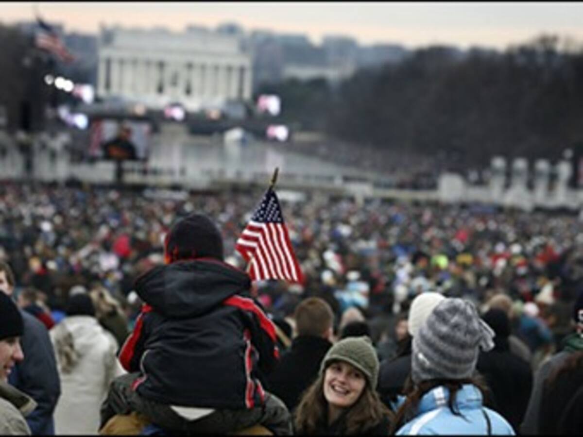 La emoción por el primer presidente negro de EEUU llena Washington