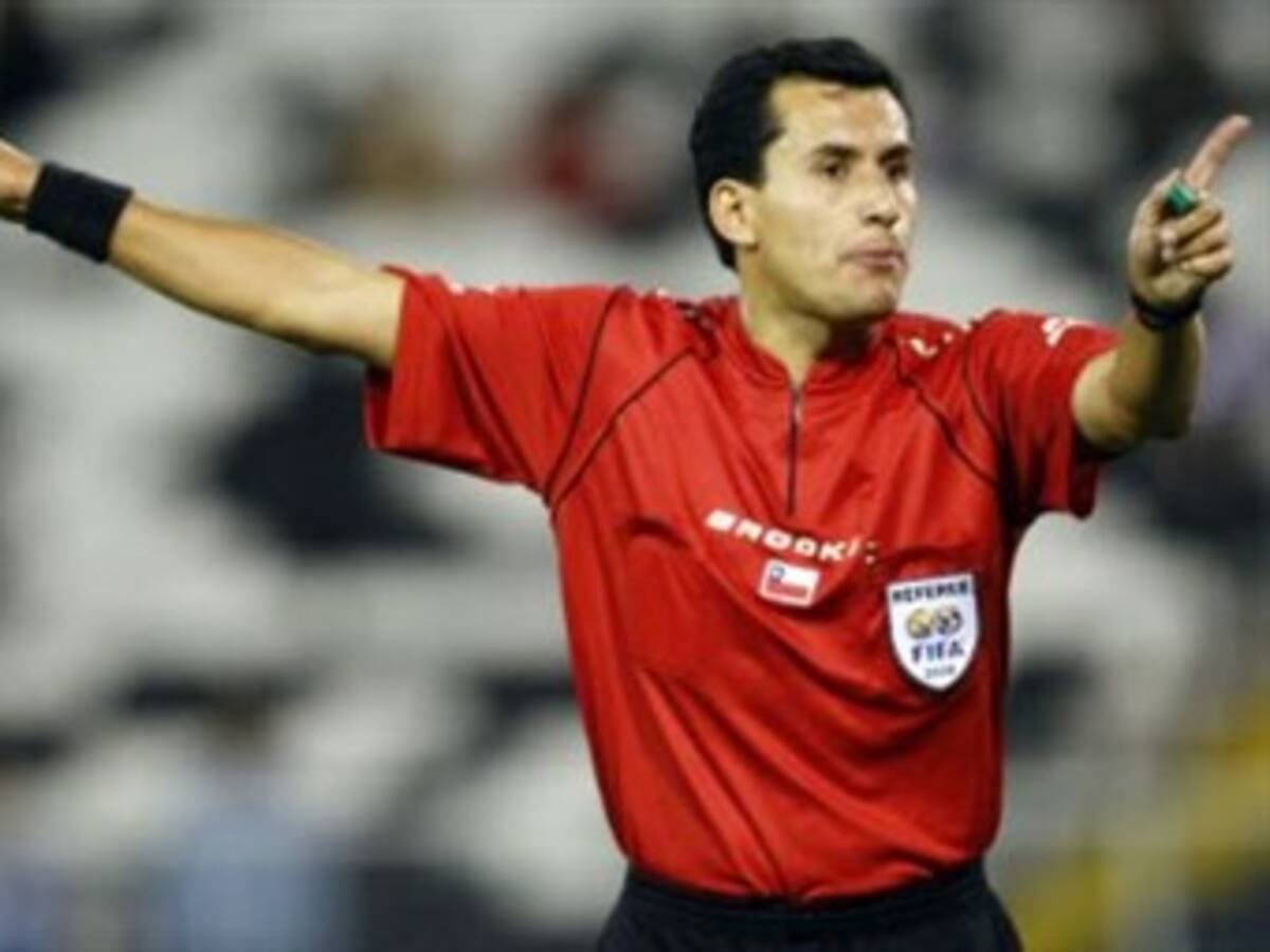 El chileno Enrique Osses pitará el juego de vuelta entre Santos y Once Caldas