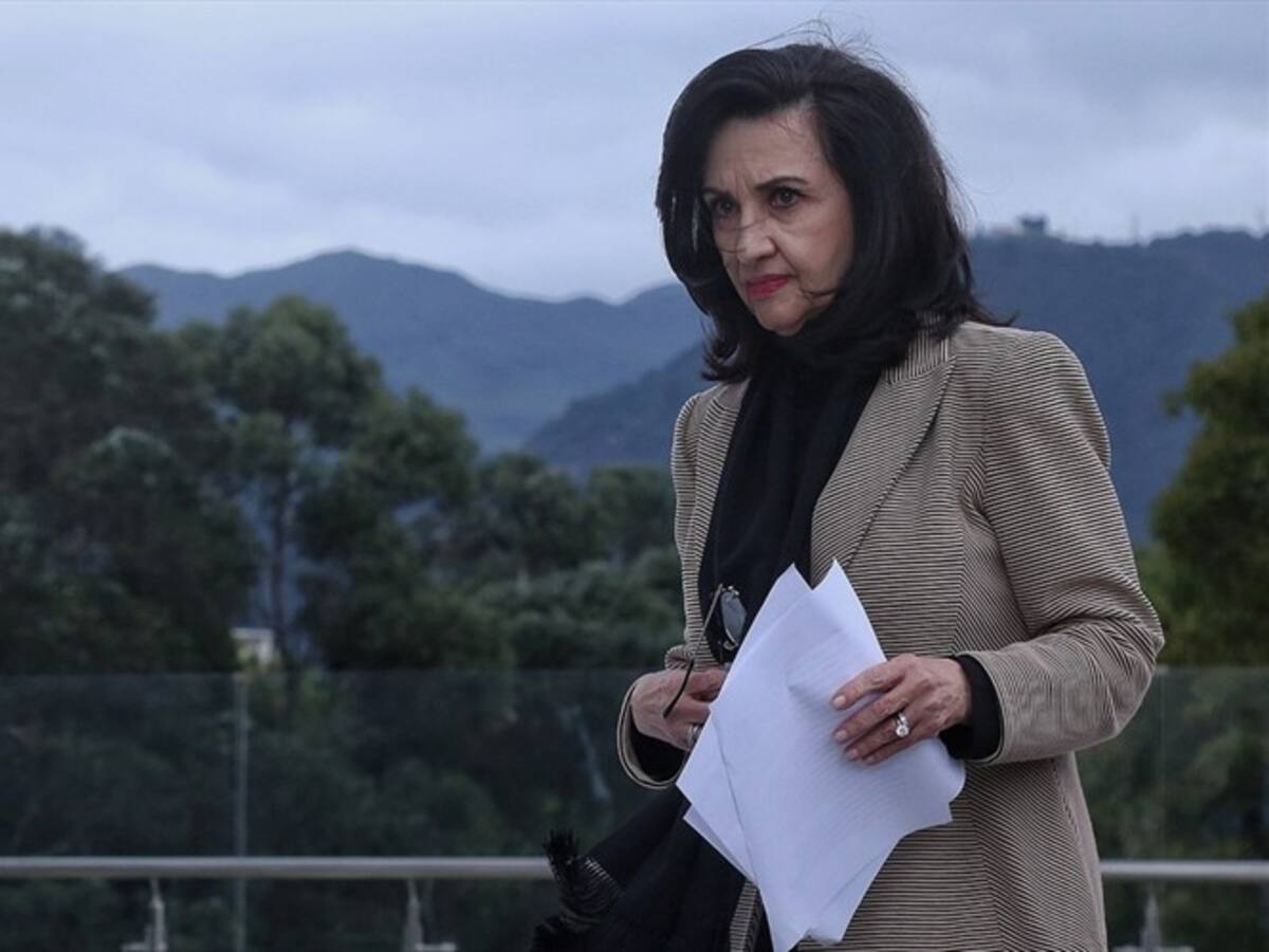 ¿Está cumpliendo la Canciller con sus funciones?