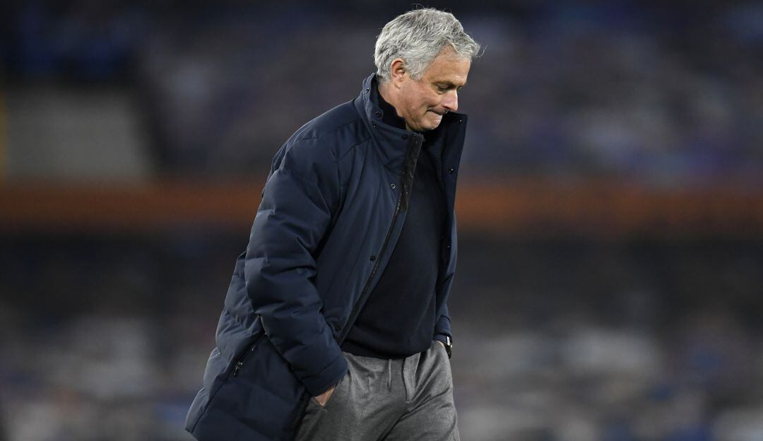 José Mourinho deja el cargo tras un año y medio de haber sido nombrado técnico del Tottenham.
