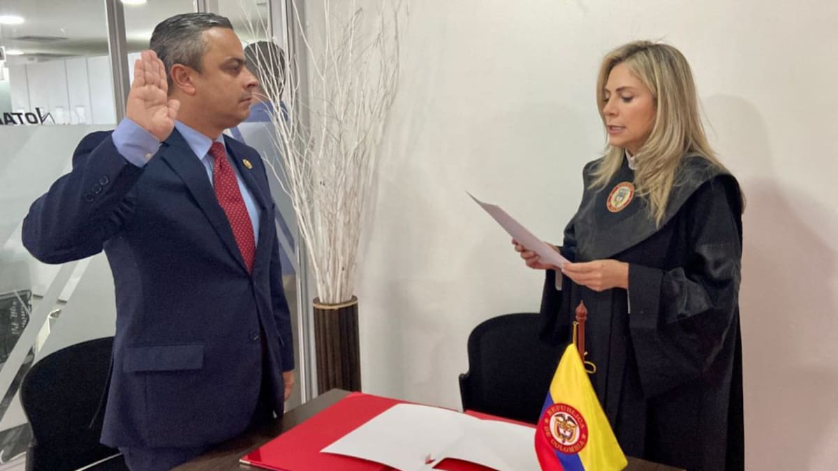 "Vengo a gobernar", posesionado alcalde encargado de Medellín
