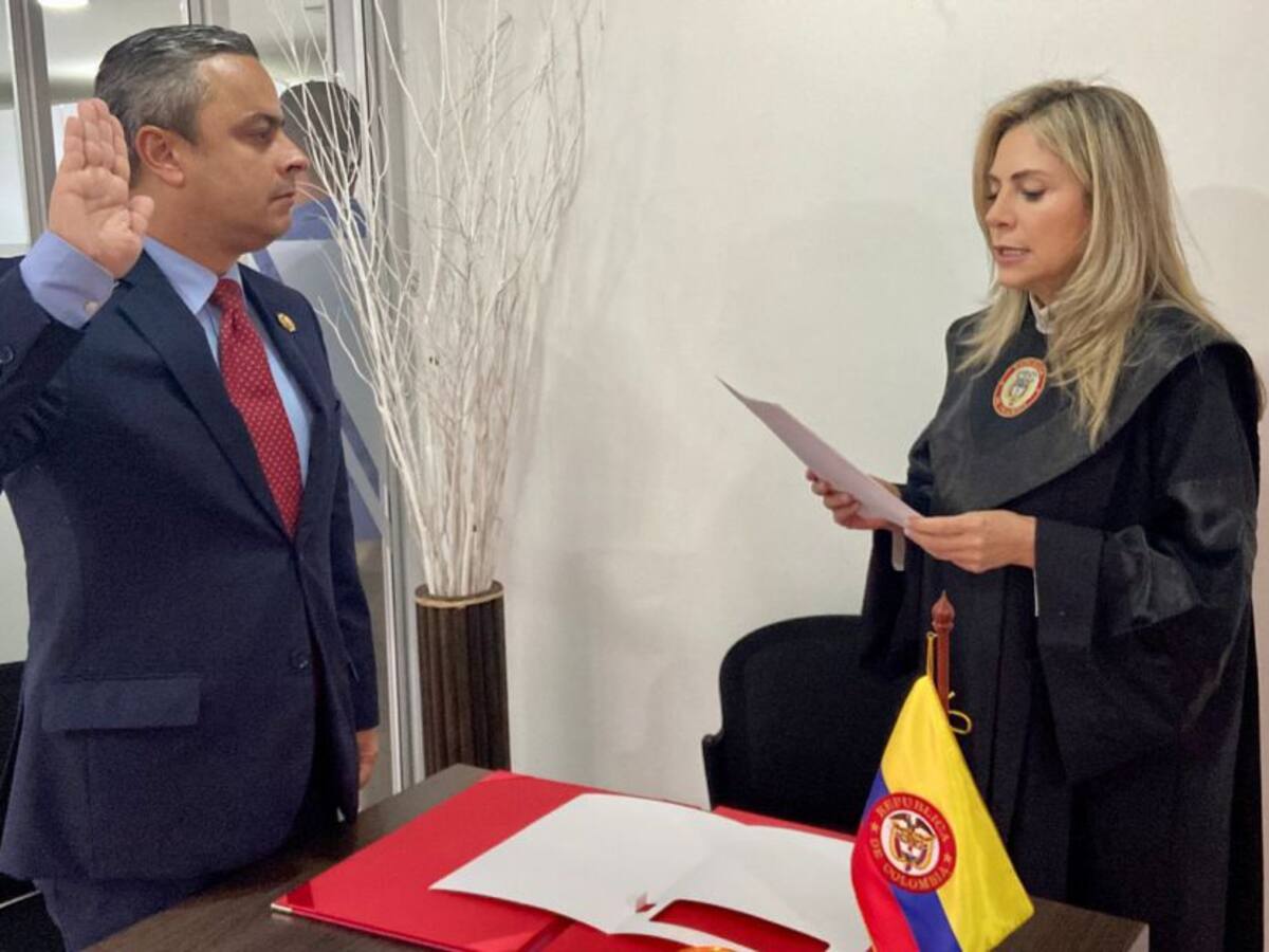 "Vengo a gobernar", posesionado alcalde encargado de Medellín