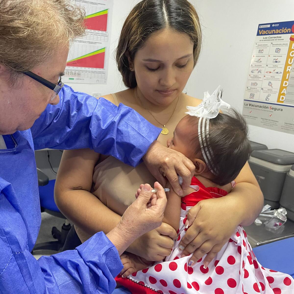 Listas 3 mil dosis de vacunas para proteger a recién nacidos de virus respiratorio en Bogotá