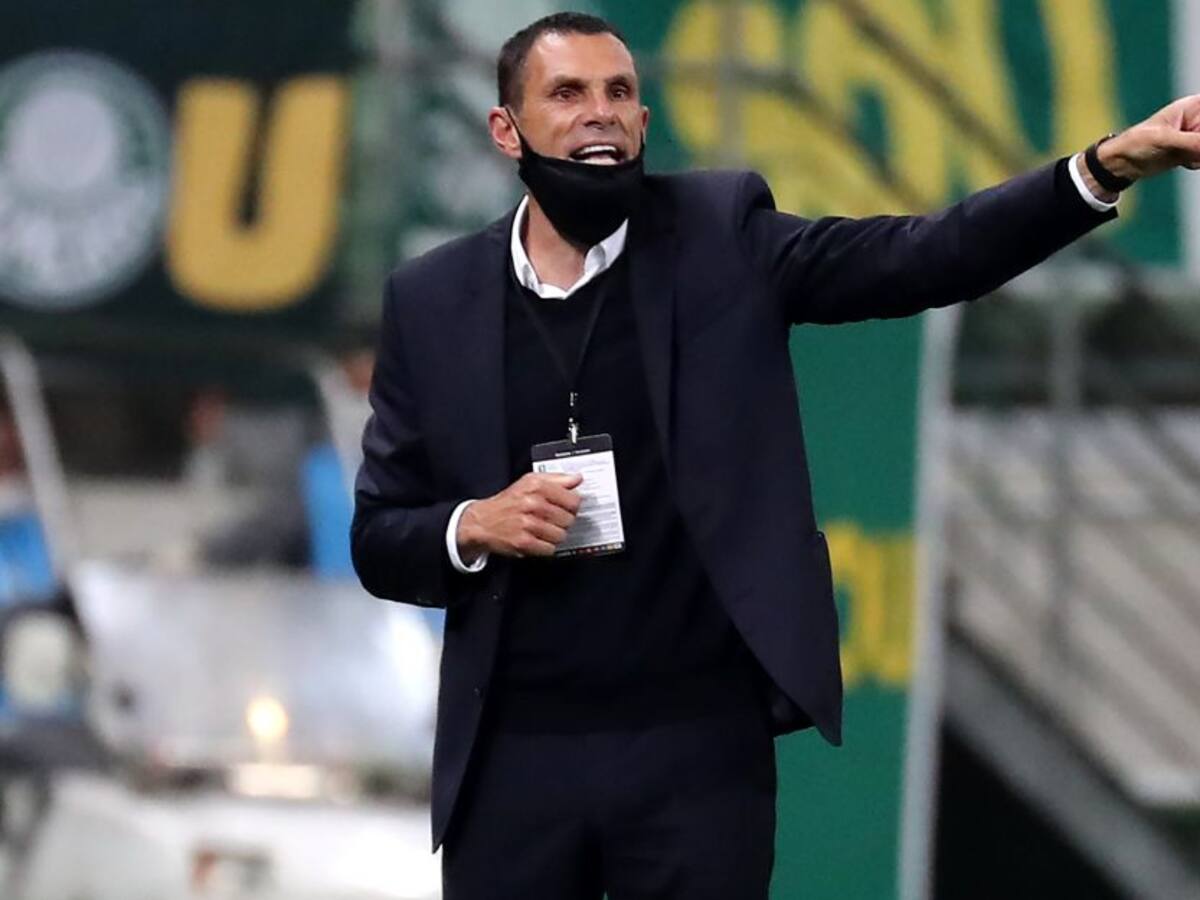 Poyet: "El partido ante Colombia puede definir el futuro de Uruguay"
