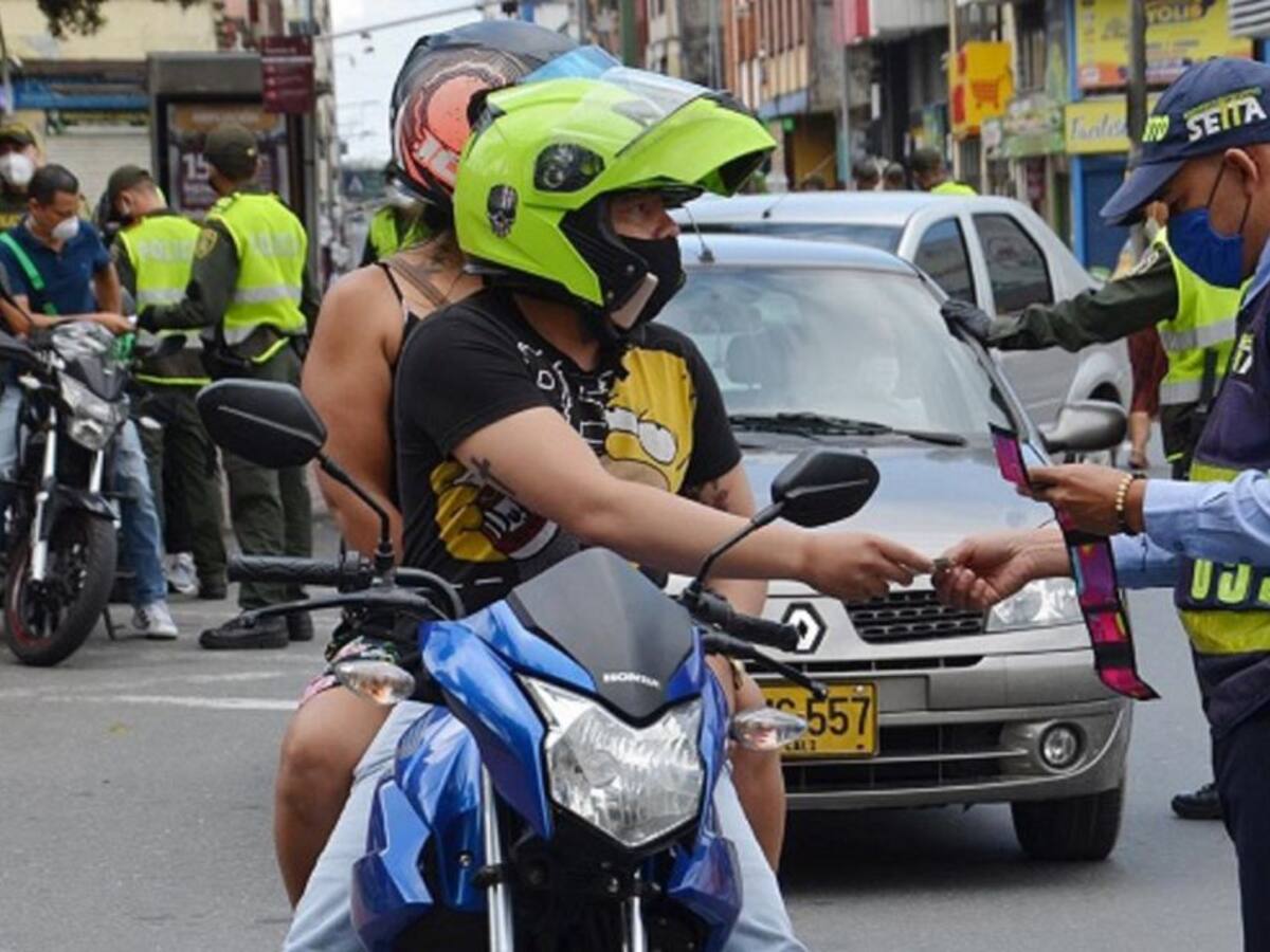 Agentes de tránsito de Armenia son agredidos en medio de controles