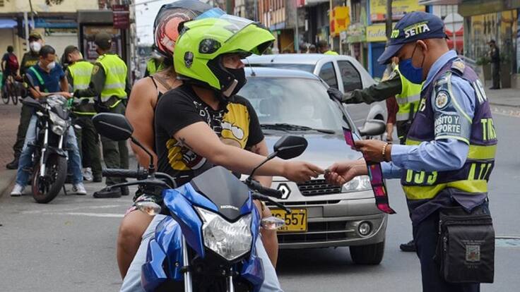 Agentes de tránsito de Armenia son agredidos en medio de controles