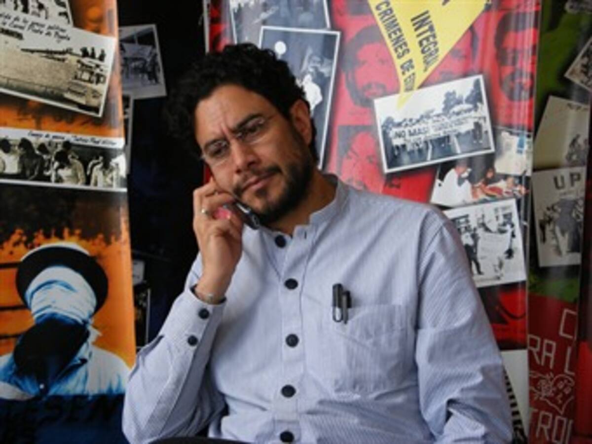 Iván Cepeda dice que ha sido víctima de amenazas por denuncias públicas sobre Uribe