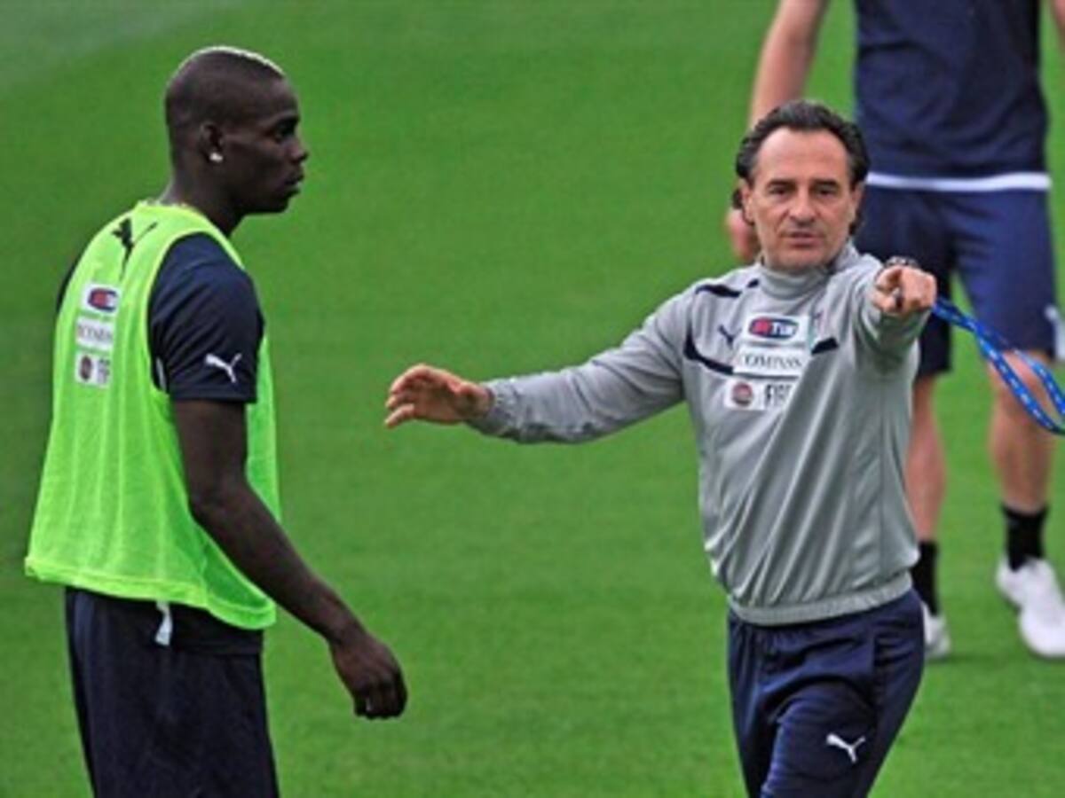Balotelli abandonó el entrenamiento de Italia por molestias físicas