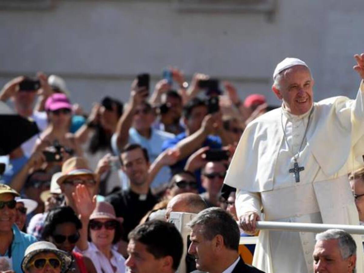 Falta de oxígeno y presión alta podría sufrir el papa por su activa agenda en Colombia