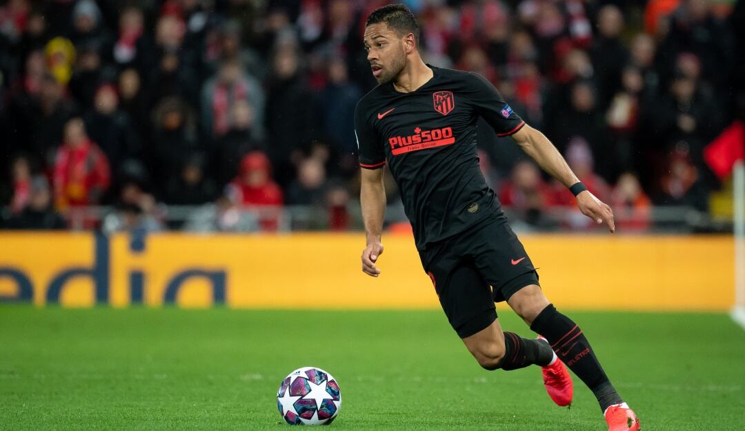 Renan Lodi, jugador del Atlético de Madrid, dio positivo por COVID-19