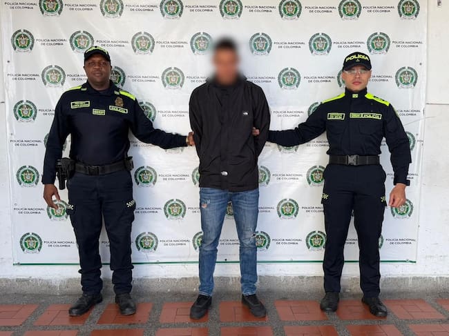 Capturado mediante orden judicial a Everson Daniel Zambrano, alias “Brayan”, señalado como presunto sicario al servicio de la Comisión Rodrigo Cadete. Foto Policía Huila