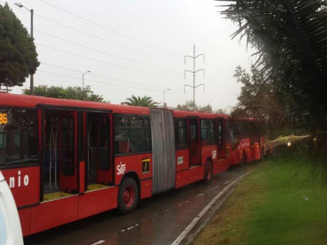 Accidente de dos buses de Transmilenio.