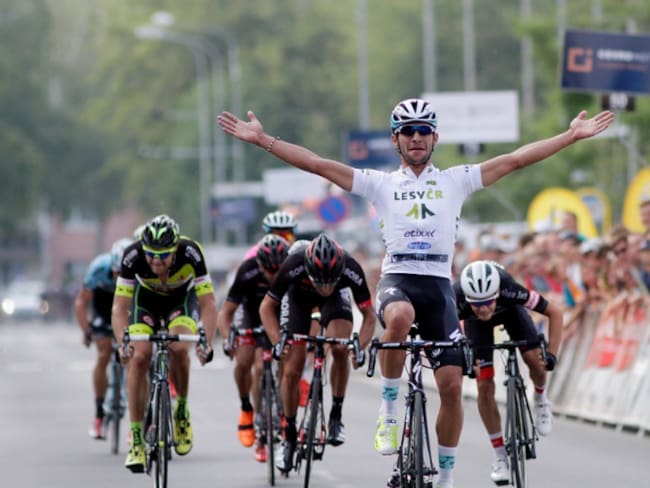 Fernando Gaviria gana la cuarta etapa del Tour de Gran Bretaña