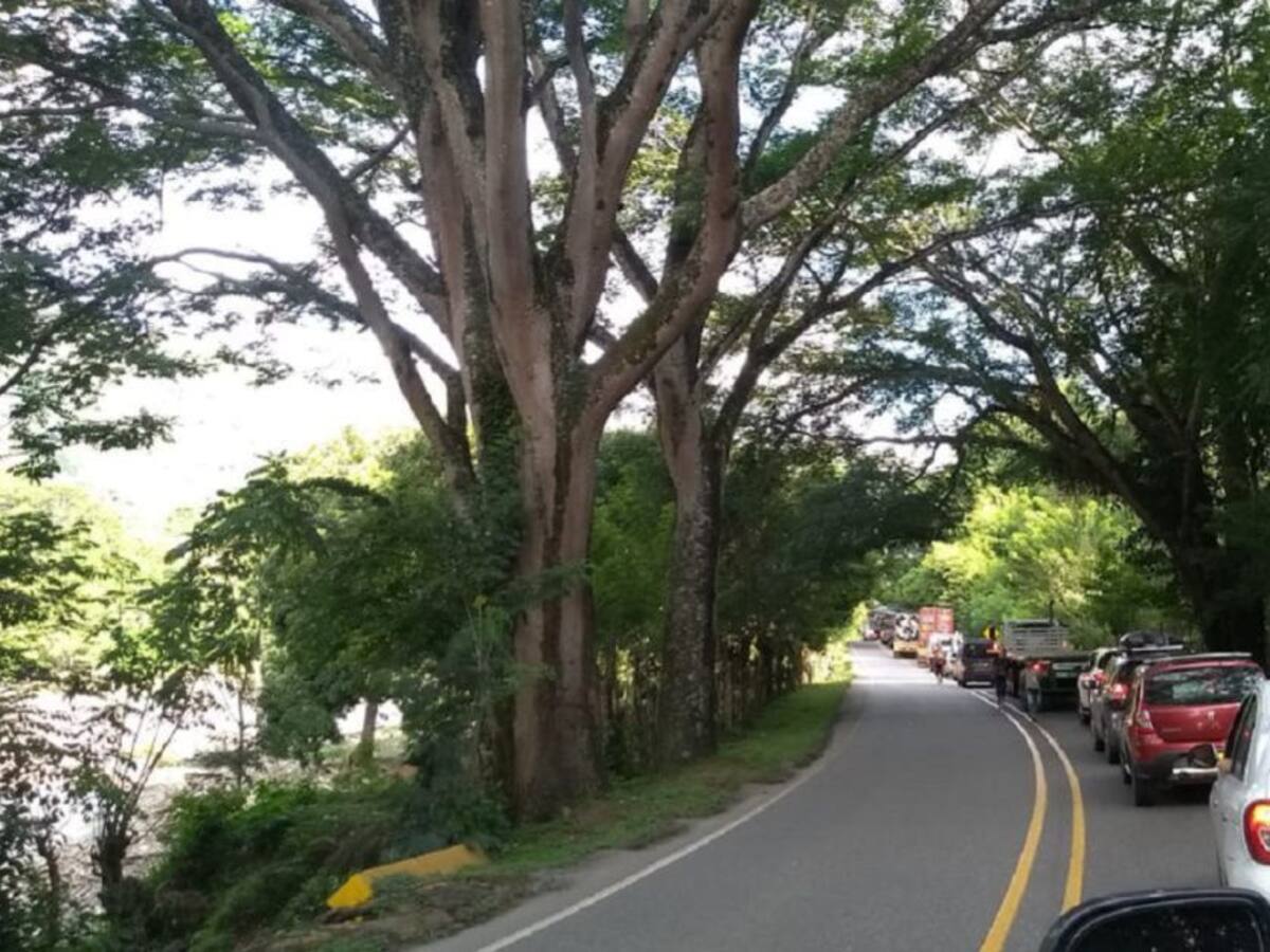 Policía de tránsito de Caldas reitera medidas para vehículos de carga