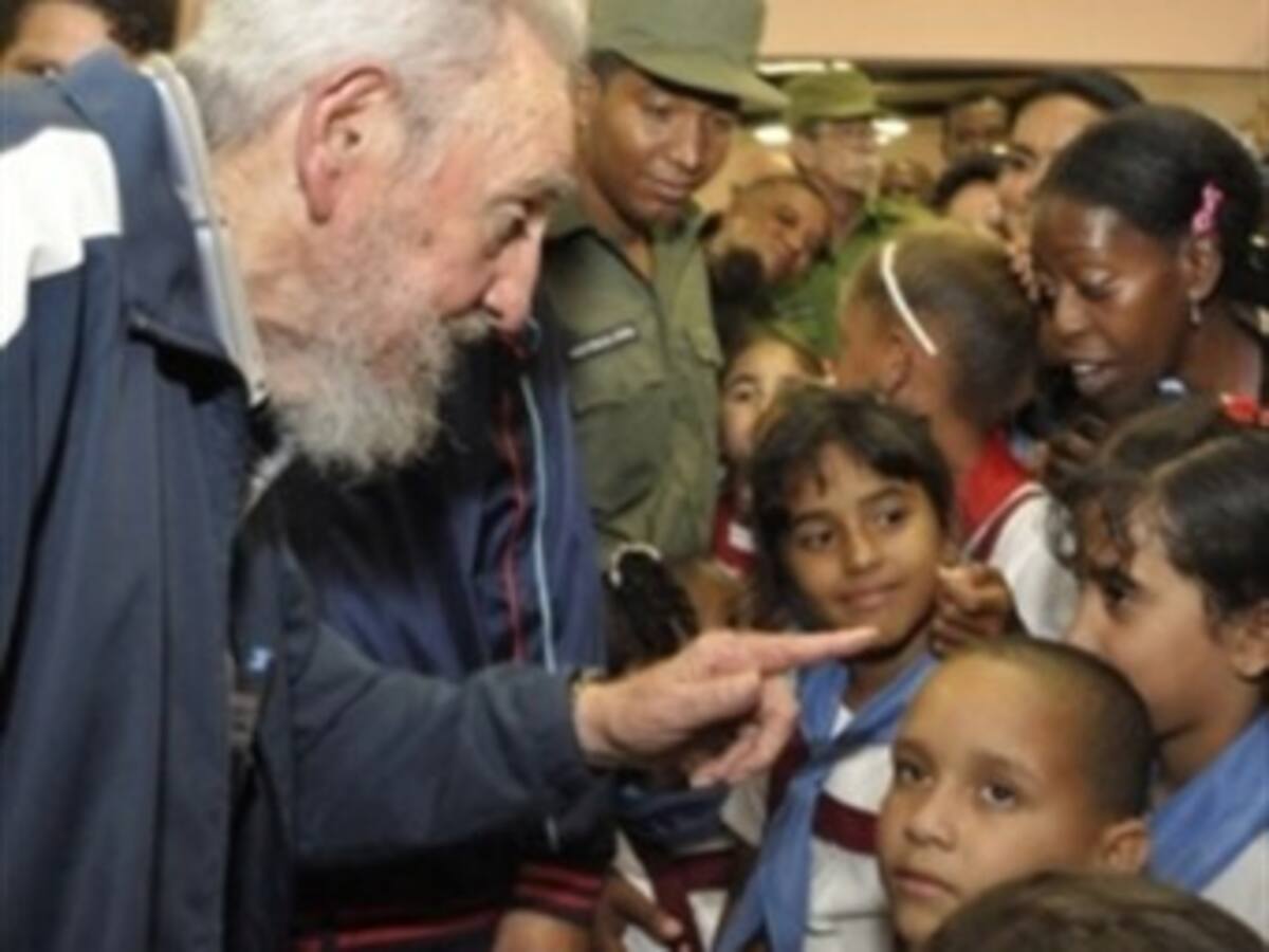 Fidel Castro reaparece para inaugurar una escuela en La Habana