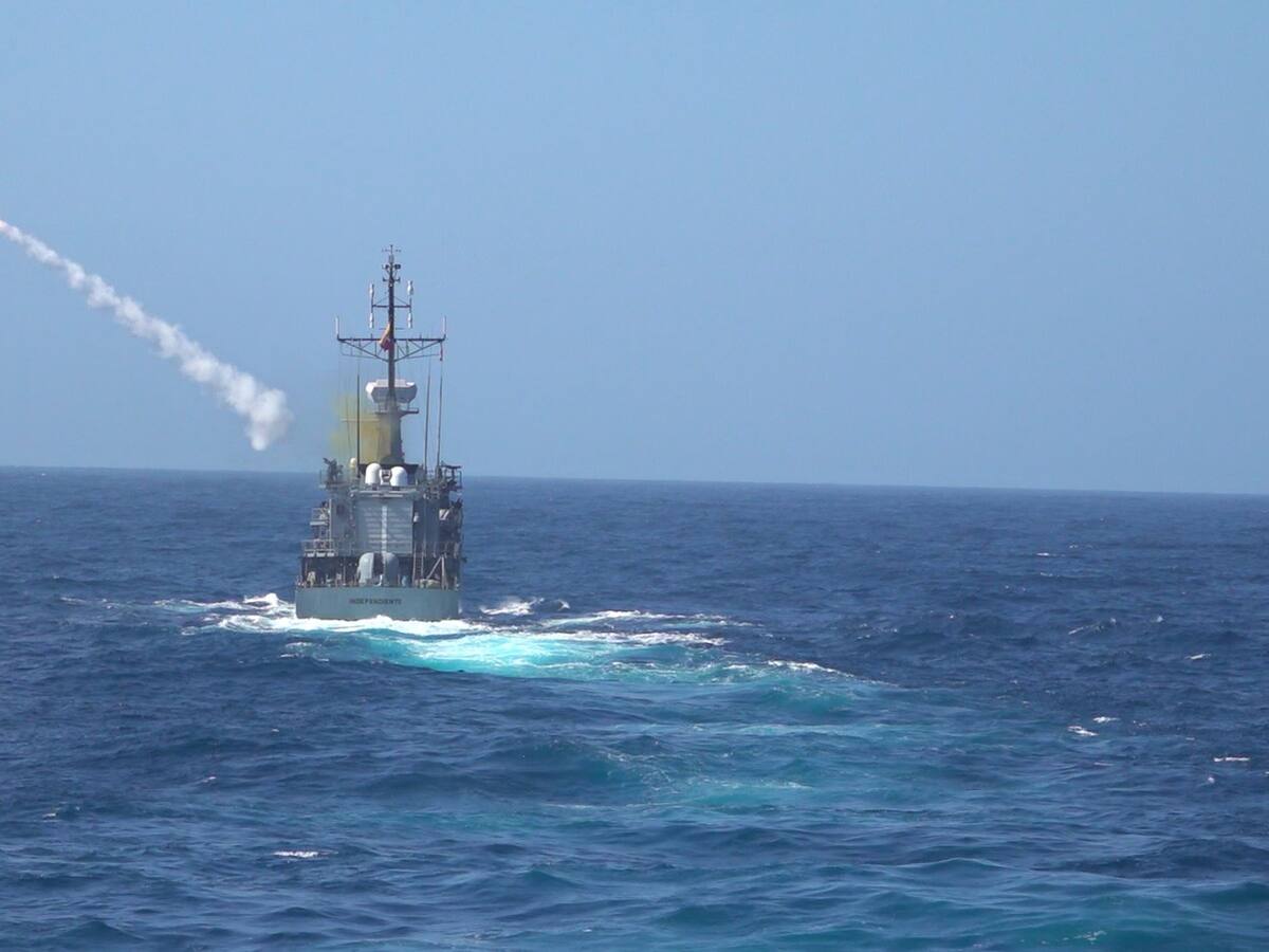 Así fue el ejercicio Neptuno V: disparo de misil antiaéreo, y alta tecnología militar