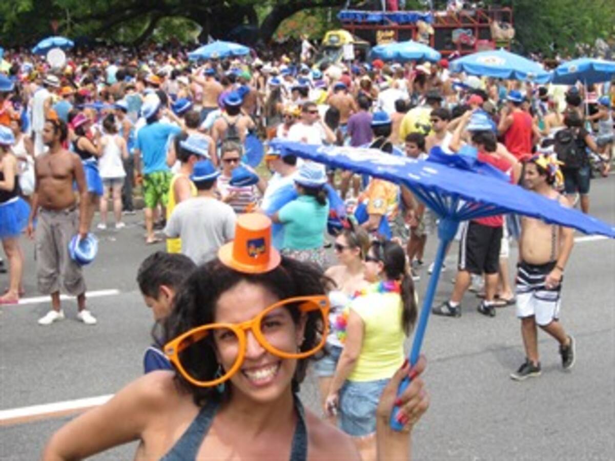 Las comparsas de carnaval hacen madrugar a Río de Janeiro, Brasil