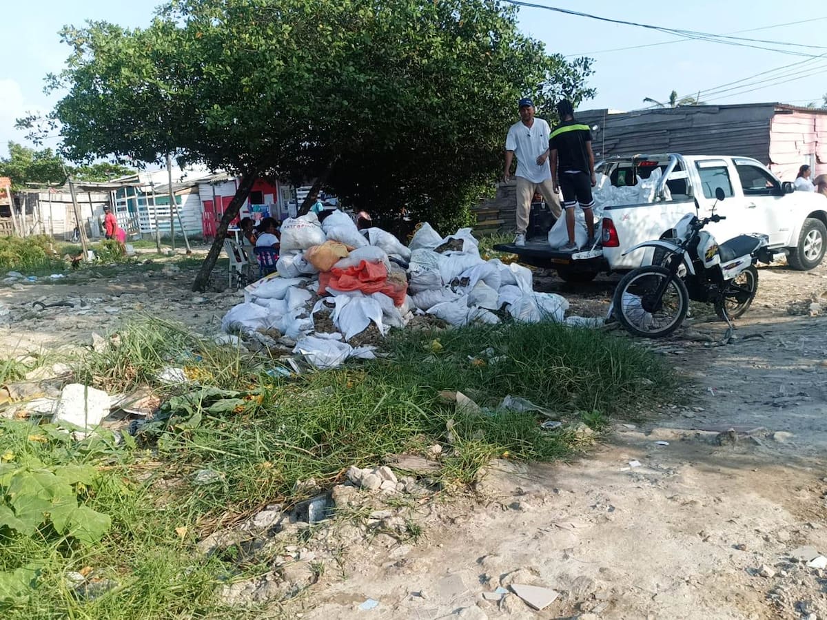 Sorprenden a particulares arrojando escombros en el sector 11 de noviembre