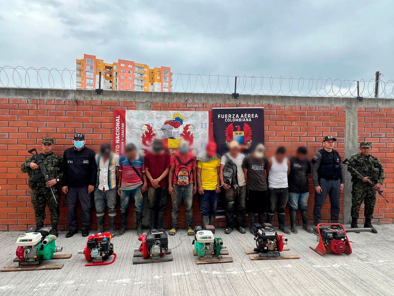 incautadas 6 motobombas, valorizadas en 30 millones de pesos. Foto Novena Brigada