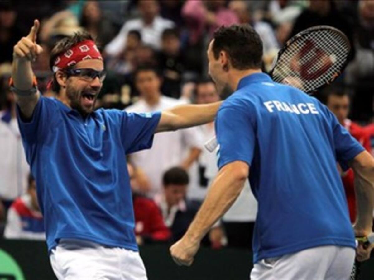 Francia ganó el partido de dobles y aventaja a Serbia 2-1 en la final de la Copa Davis de Tenis