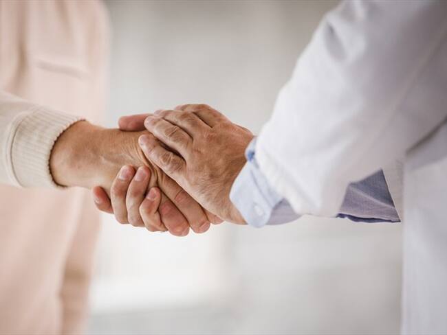 “El tratamiento no es el final de la enfermedad, pero se puede darle una buena calidad al paciente”: doctora Claudia Lucía Moreno sobre el Parkinson. Foto: Getty Images / FOTOSTORM