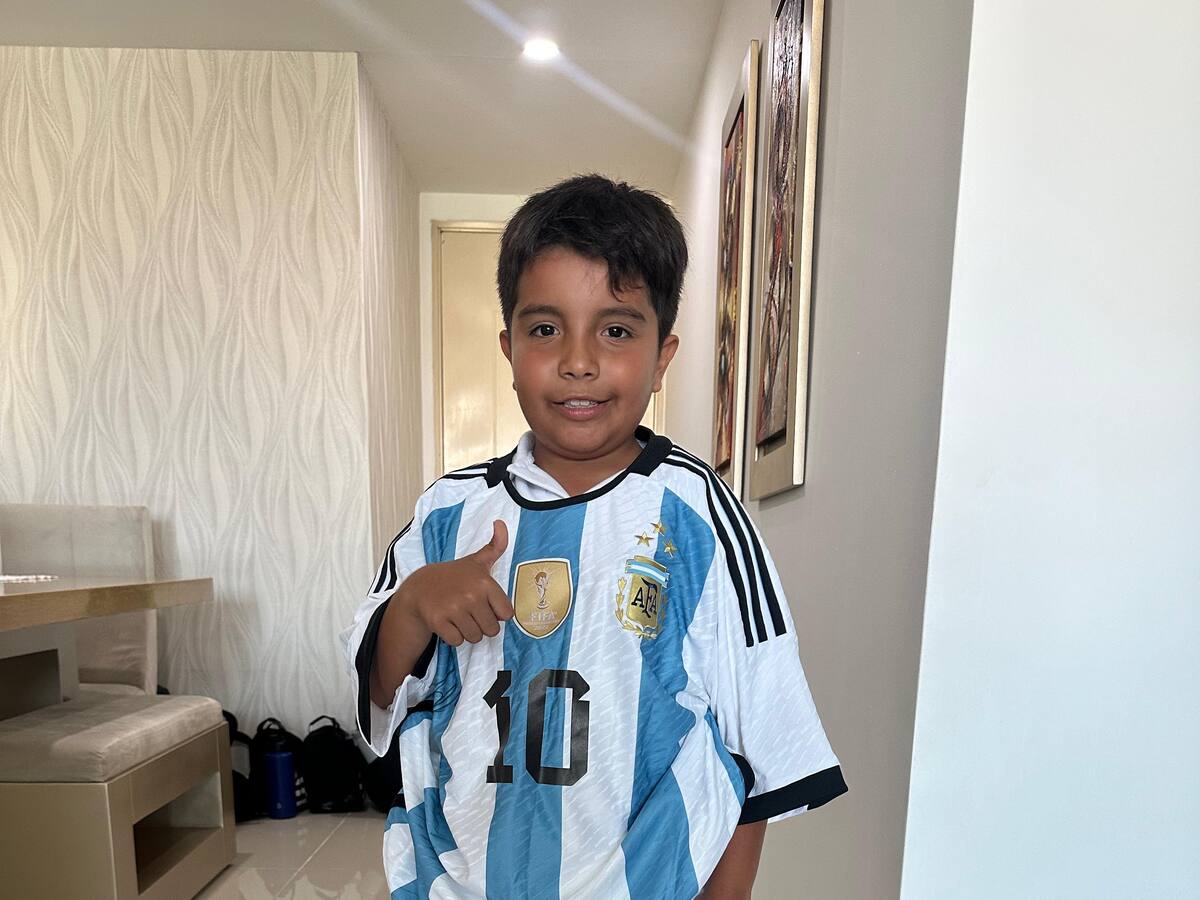 ¡Sueño cumplido! El niño barranquillero que recibió camiseta de Lionel Messi