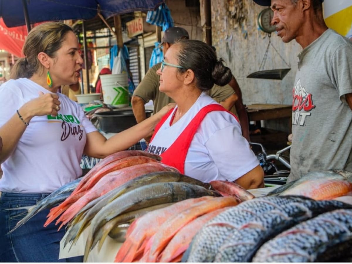 Laura Díaz recorrió Bazurto en Cartagena para socializar sus propuestas