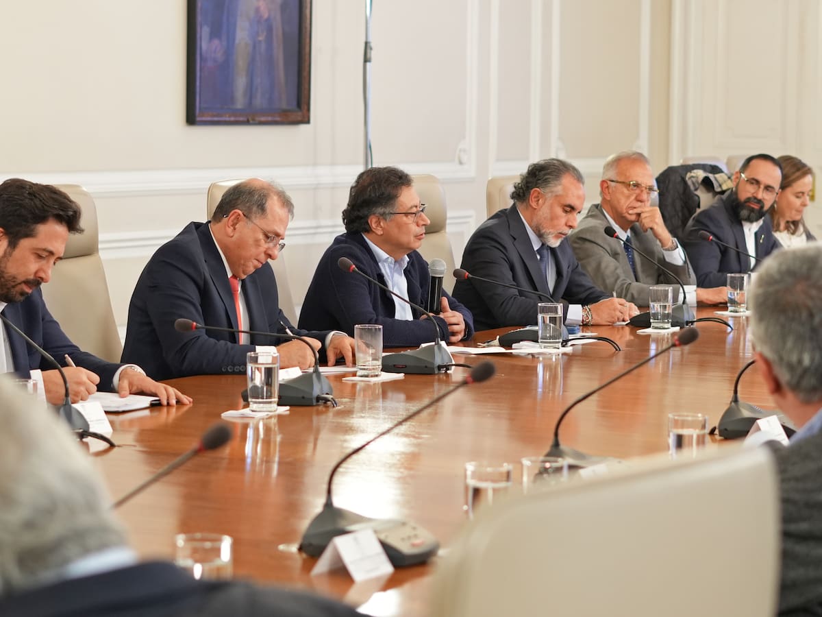 Funcionarios del gobierno Petro se reúnen para buscar salida a la crisis de gobernabilidad