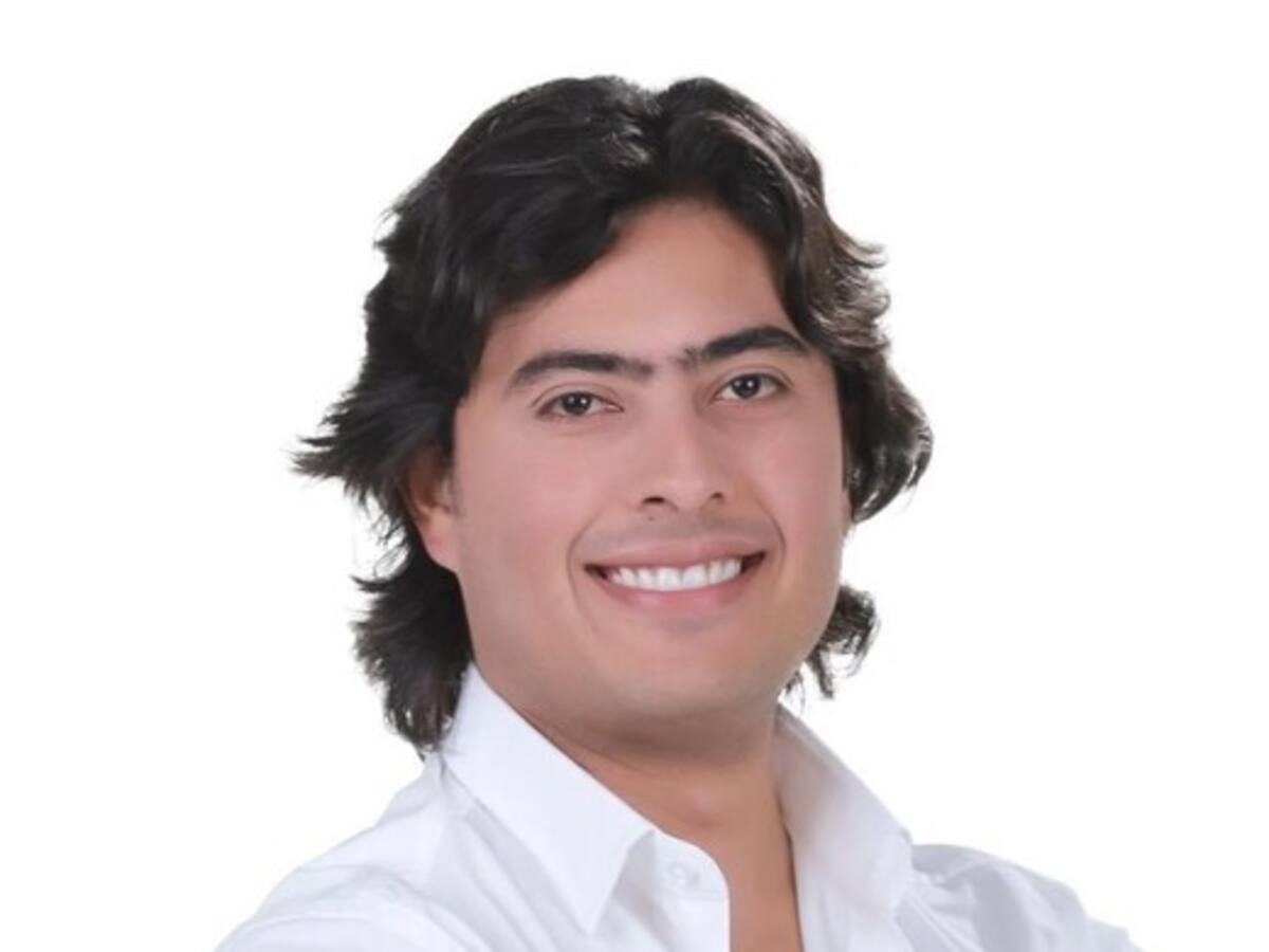 Hijo de Petro y su exesposa, acudirán a Procuraduría por escándalo de dineros