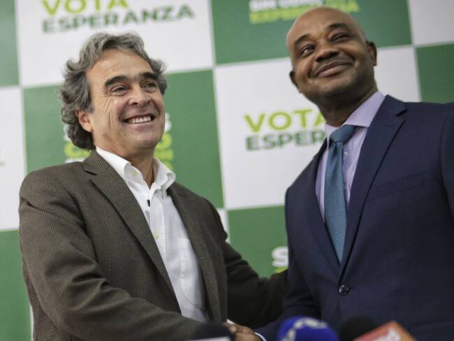 Fajardo ganó la consulta de la Centro Esperanza