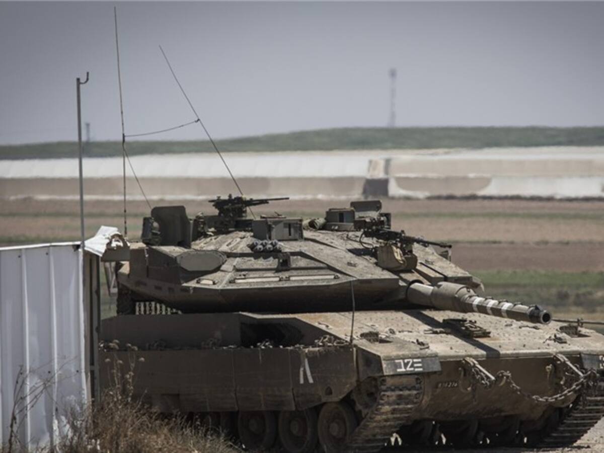 Es estúpido prohibirle a las ONG tomar fotos del ejército de Israel: Escritor Israelí