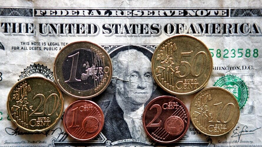 El dólar vuelve a estar por debajo de los 3.000 pesos. Foto: Associated Press - AP