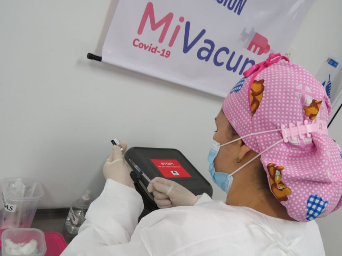 En hospital San Juan de Dios sigue vacunación contra el COVID-19