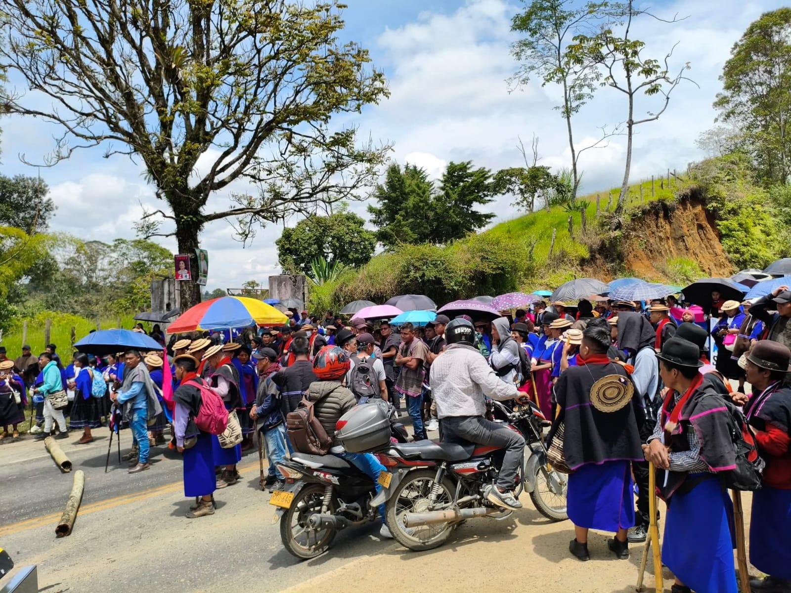 Por conflicto territorial, comunidades Misak bloquean la vía Panamericana en Cauca. Crédito: suministrada