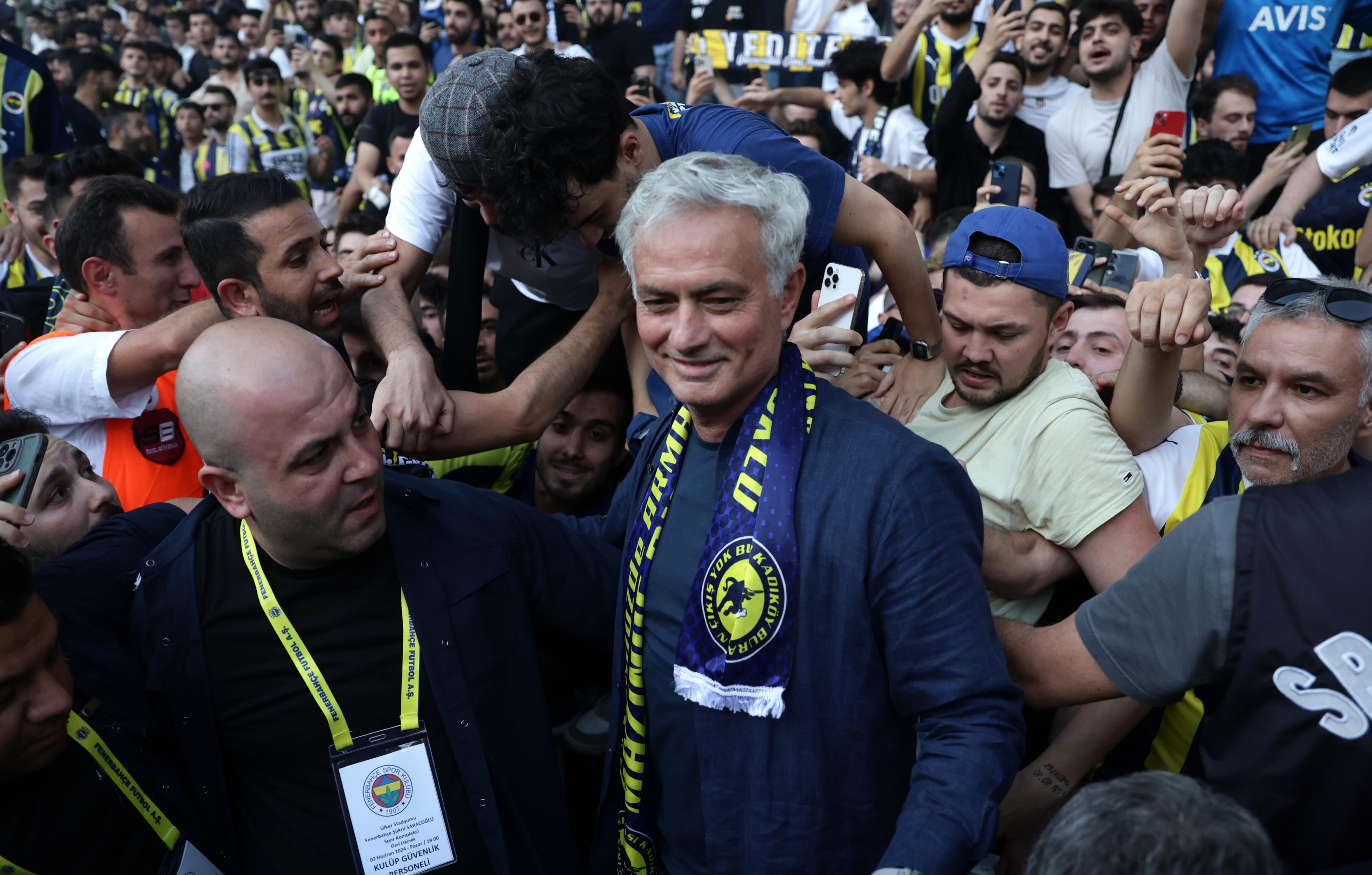 Istanbul (Turkey), 02/06/2024.- Jose Mourinho is presented as Fenerbahce's new head coach during a ceremony at the Ulker Stadium in Istanbul, Turkey, 02 June 2024. Jose Mourinho signs a two-year contract with Fenerbahce. (Turquía, Estanbul) EFE/EPA/ERDEM SAHIN