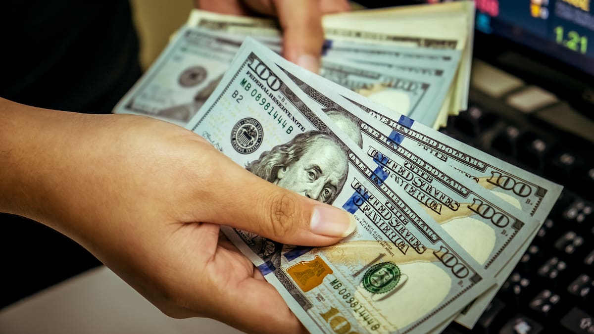 Precio del dólar HOY 2 de abril en Colombia 2024: ¿sigue la baja? Tasa de cambio